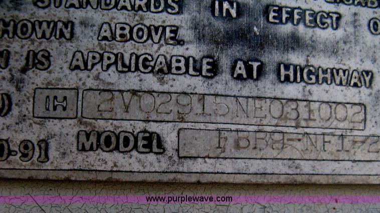 image for item D8286 1992 Fruehauf 28.5' dry van trailer