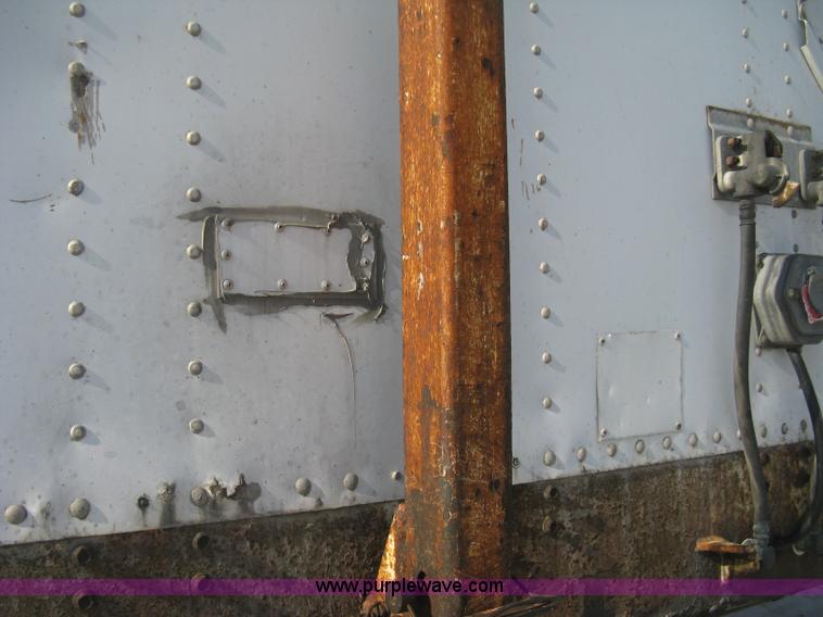 image for item D8287 1994 Wabash 28' dry van trailer