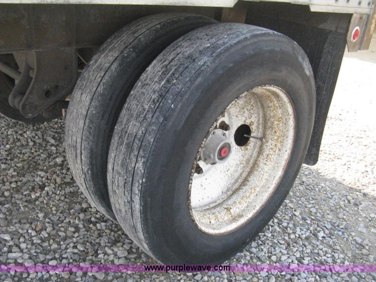 image for item D8287 1994 Wabash 28' dry van trailer