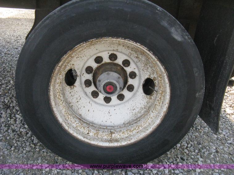 image for item D8287 1994 Wabash 28' dry van trailer