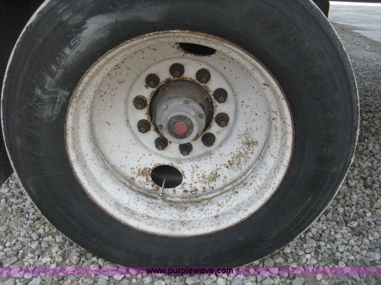 image for item D8287 1994 Wabash 28' dry van trailer