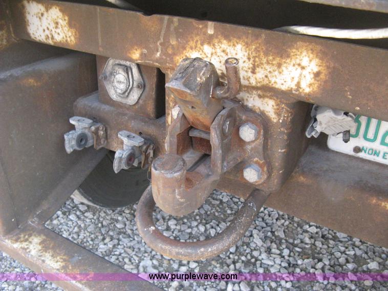 image for item D8287 1994 Wabash 28' dry van trailer