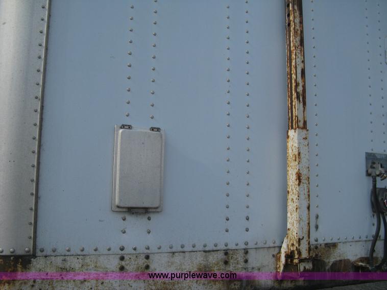 image for item D8288 1995 Wabash 28' dry van trailer
