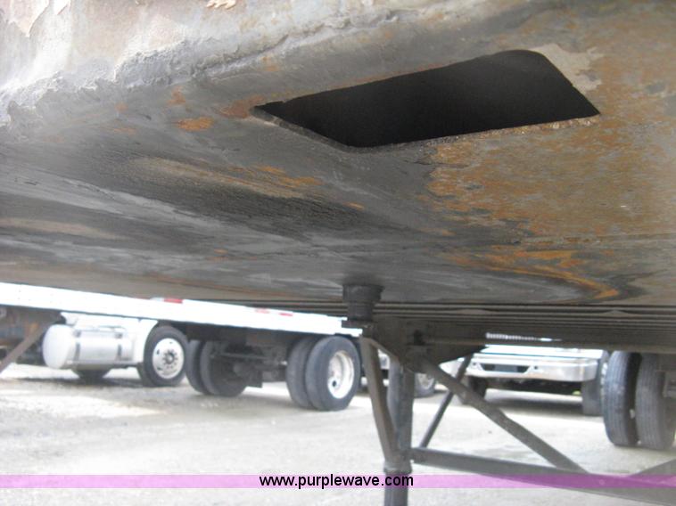 image for item D8288 1995 Wabash 28' dry van trailer