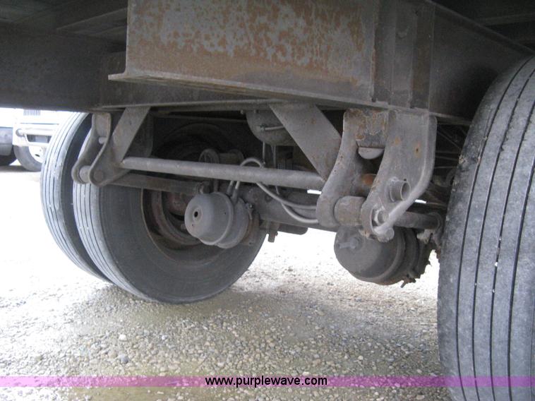 image for item D8288 1995 Wabash 28' dry van trailer