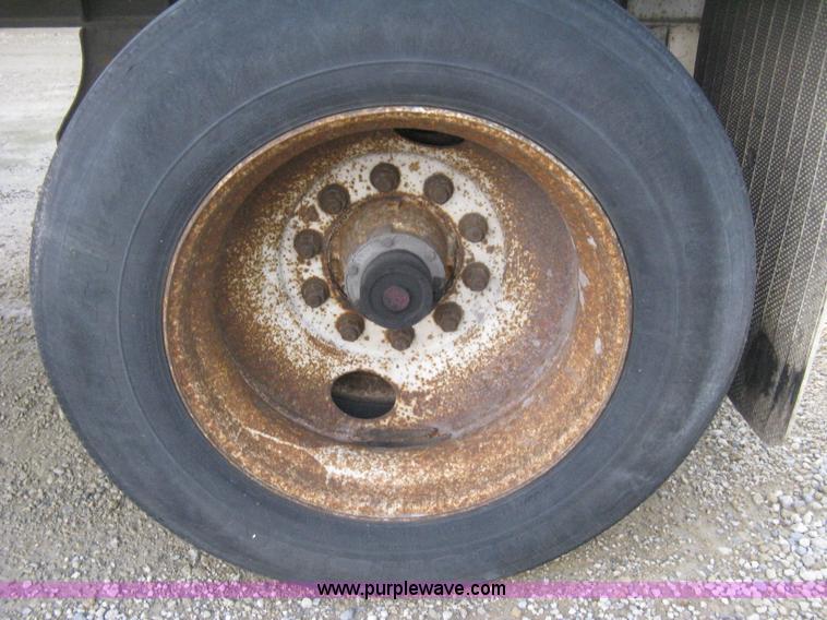 image for item D8288 1995 Wabash 28' dry van trailer