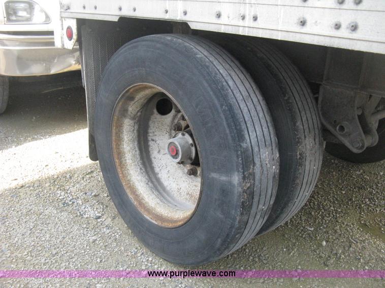 image for item D8288 1995 Wabash 28' dry van trailer