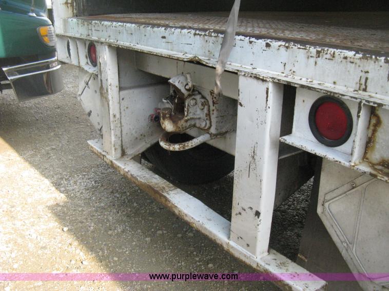 image for item D8288 1995 Wabash 28' dry van trailer