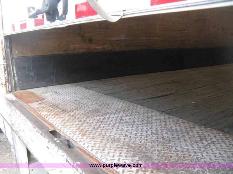 image for item D8288 1995 Wabash 28' dry van trailer