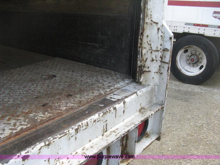 image for item D8288 1995 Wabash 28' dry van trailer