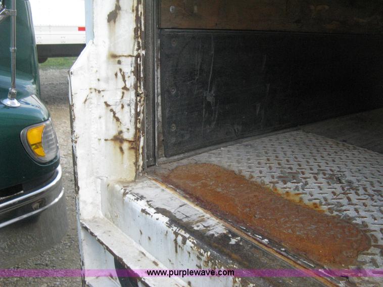 image for item D8288 1995 Wabash 28' dry van trailer