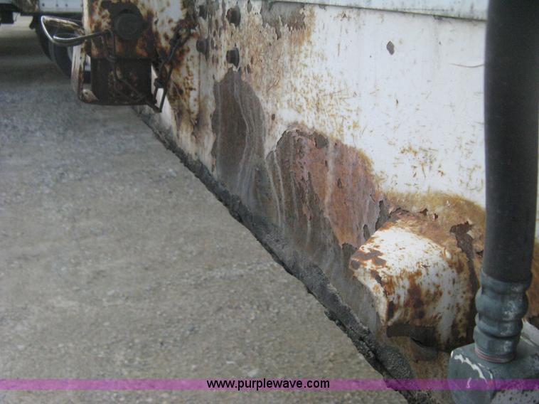 image for item D8288 1995 Wabash 28' dry van trailer