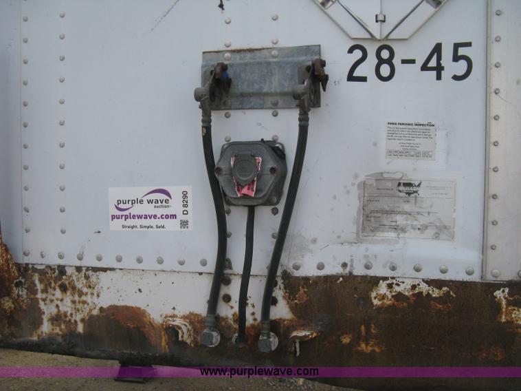 image for item D8290 1995 Wabash 28' dry van trailer