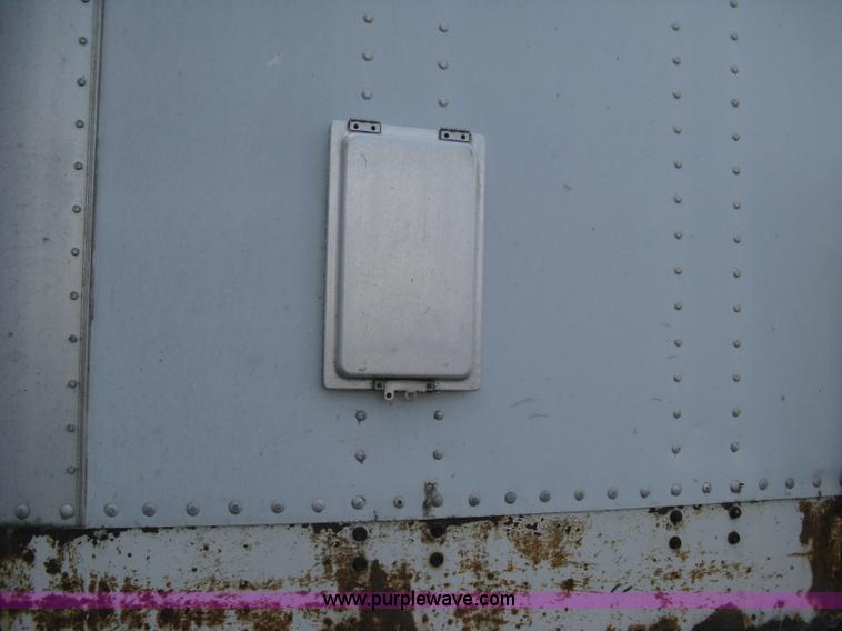 image for item D8290 1995 Wabash 28' dry van trailer