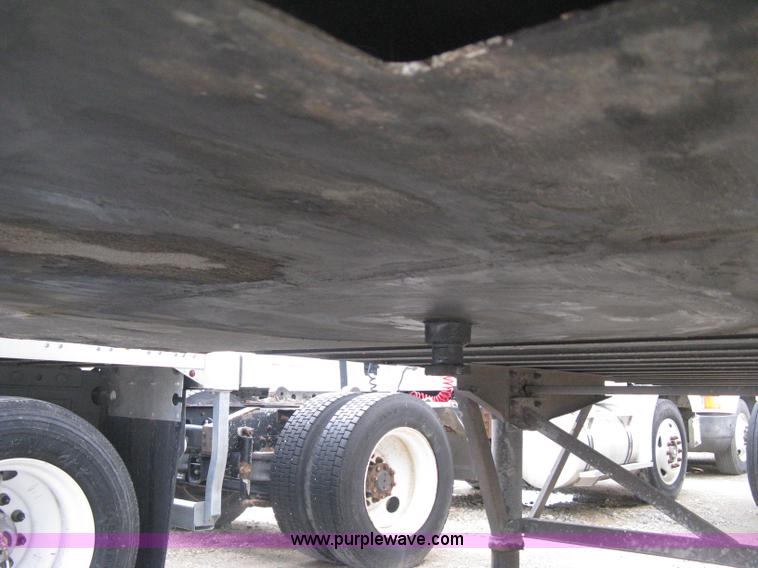 image for item D8290 1995 Wabash 28' dry van trailer