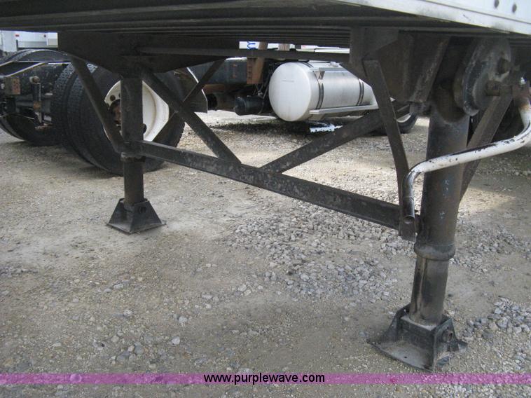 image for item D8290 1995 Wabash 28' dry van trailer