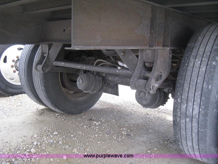 image for item D8290 1995 Wabash 28' dry van trailer