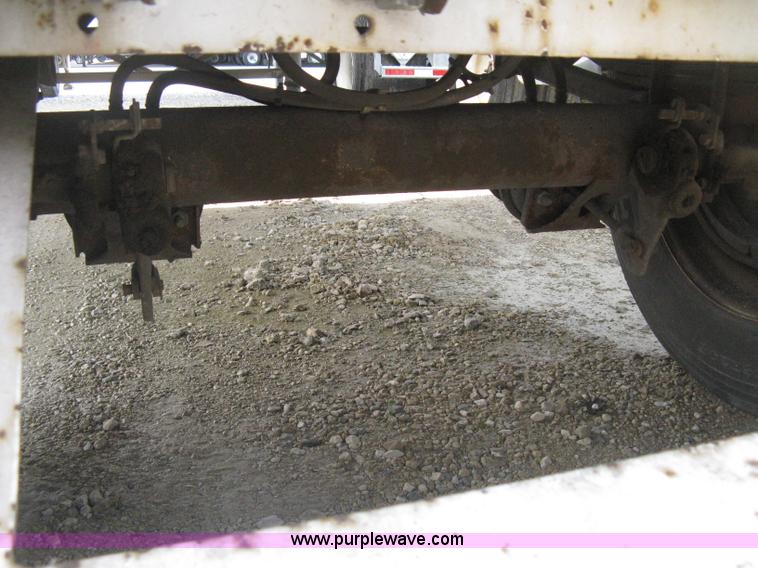 image for item D8290 1995 Wabash 28' dry van trailer