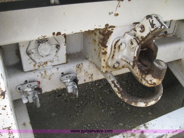 image for item D8290 1995 Wabash 28' dry van trailer