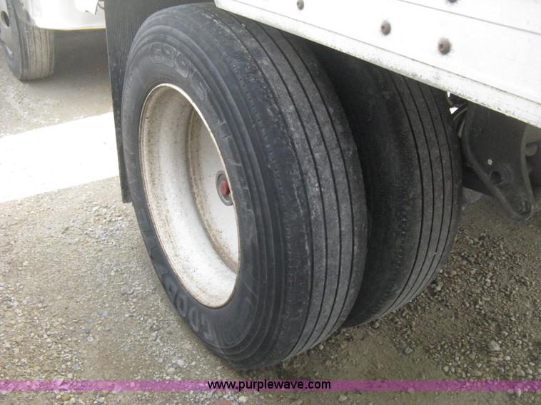 image for item D8290 1995 Wabash 28' dry van trailer