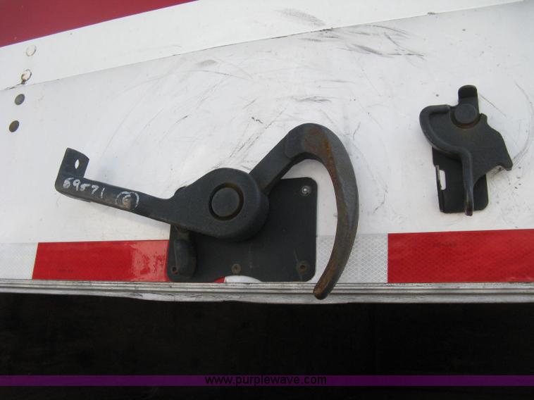 image for item D8290 1995 Wabash 28' dry van trailer