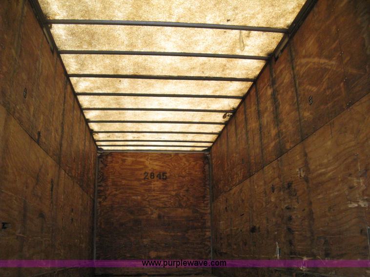 image for item D8290 1995 Wabash 28' dry van trailer