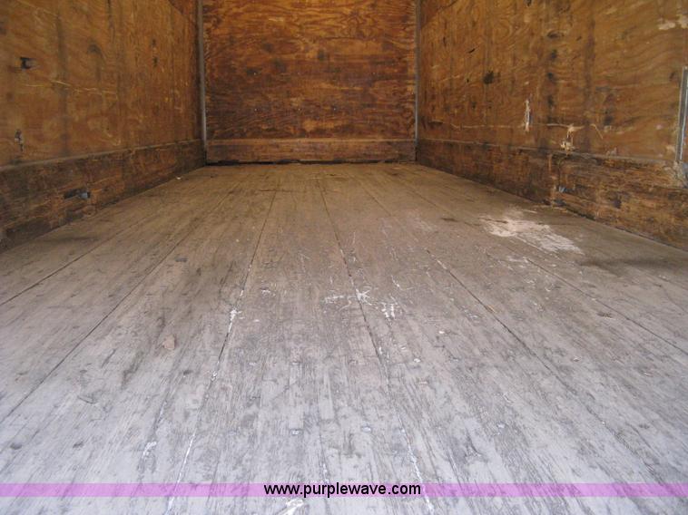 image for item D8290 1995 Wabash 28' dry van trailer