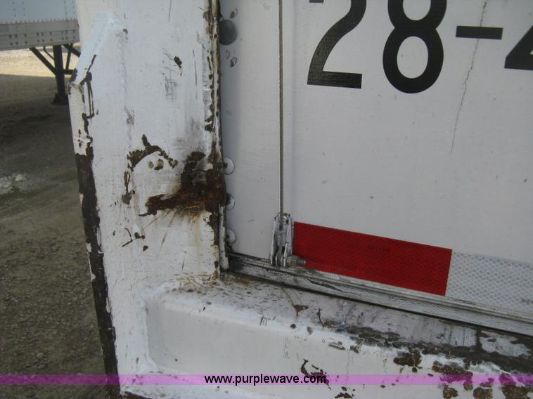 image for item D8290 1995 Wabash 28' dry van trailer