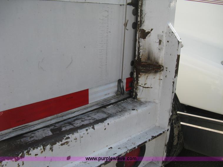 image for item D8290 1995 Wabash 28' dry van trailer