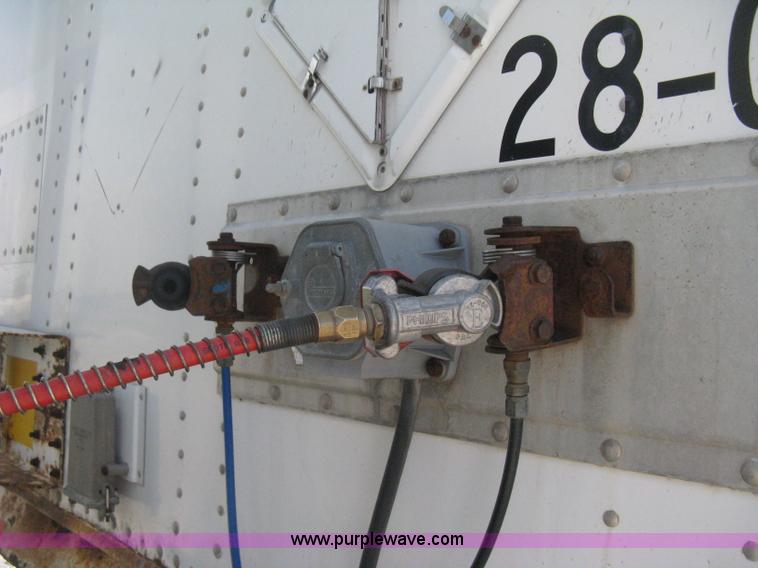 image for item D8291 1995 Trailmobile 28' dry van trailer