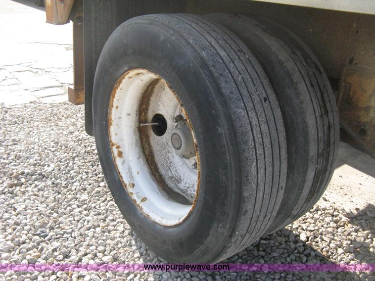 image for item D8291 1995 Trailmobile 28' dry van trailer