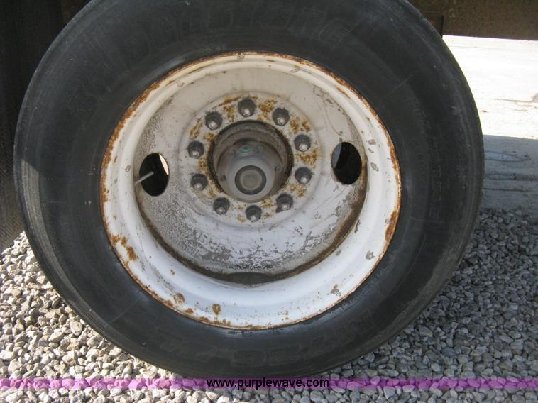 image for item D8291 1995 Trailmobile 28' dry van trailer