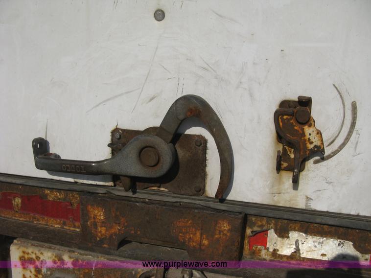 image for item D8291 1995 Trailmobile 28' dry van trailer