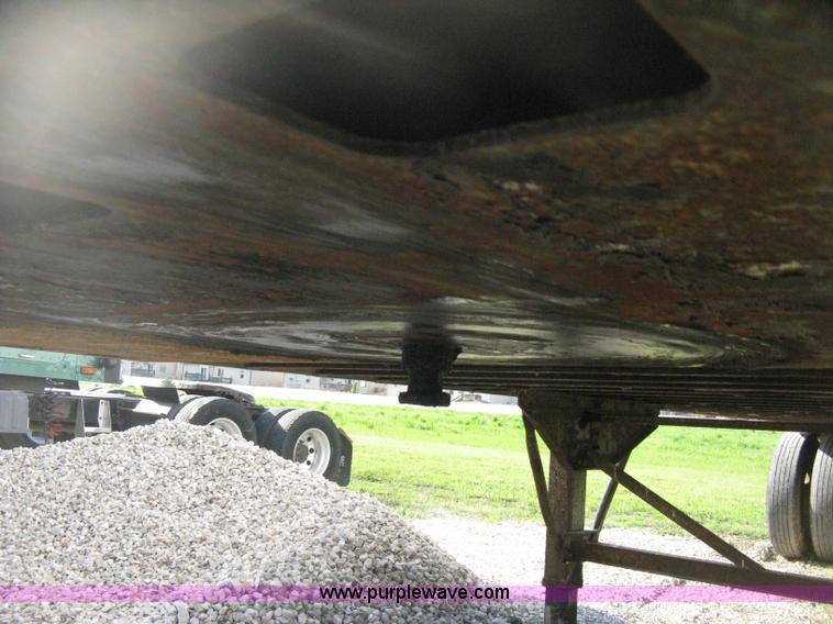 image for item D8292 1995 Trailmobile 28' dry van trailer