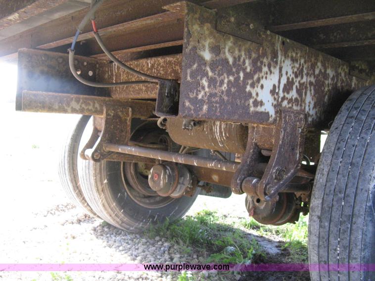 image for item D8292 1995 Trailmobile 28' dry van trailer