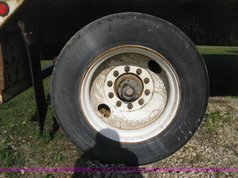 image for item D8292 1995 Trailmobile 28' dry van trailer