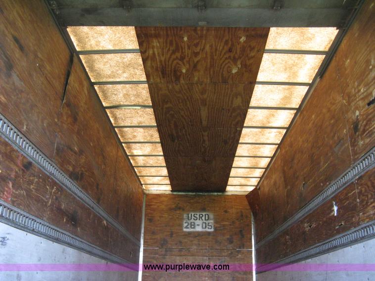 image for item D8292 1995 Trailmobile 28' dry van trailer