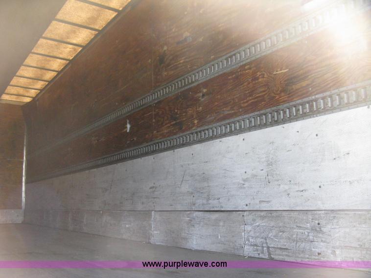 image for item D8292 1995 Trailmobile 28' dry van trailer