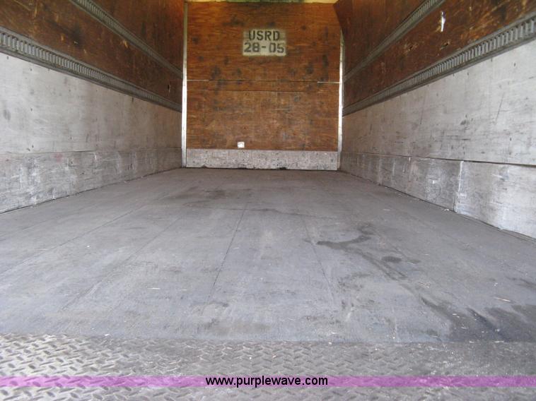 image for item D8292 1995 Trailmobile 28' dry van trailer