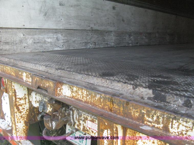 image for item D8292 1995 Trailmobile 28' dry van trailer