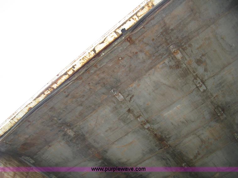 image for item D8292 1995 Trailmobile 28' dry van trailer