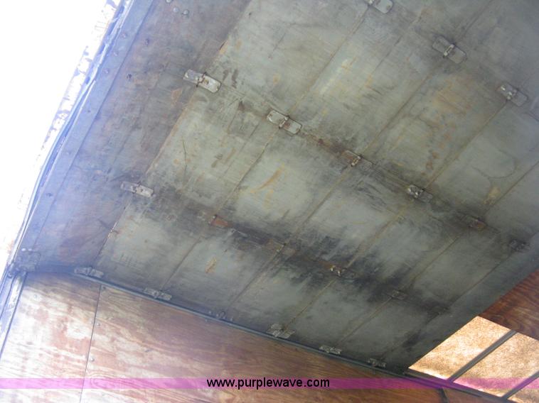 image for item D8292 1995 Trailmobile 28' dry van trailer