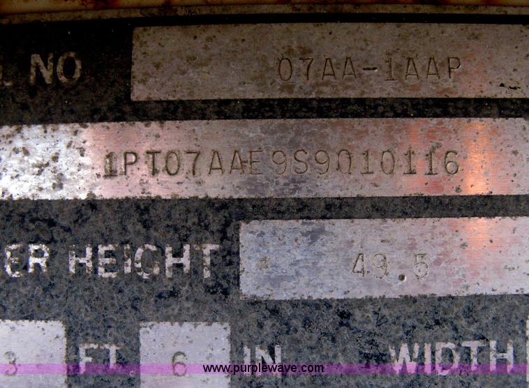 image for item D8292 1995 Trailmobile 28' dry van trailer