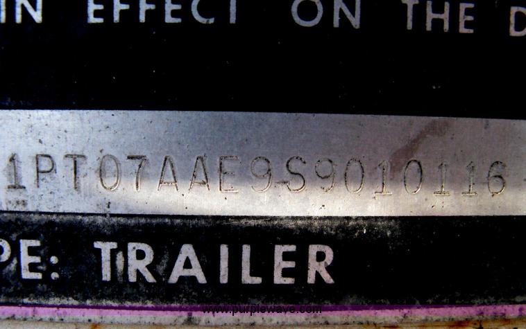 image for item D8292 1995 Trailmobile 28' dry van trailer