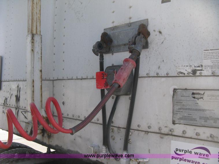 image for item D8293 1994 Wabash 28' dry van trailer