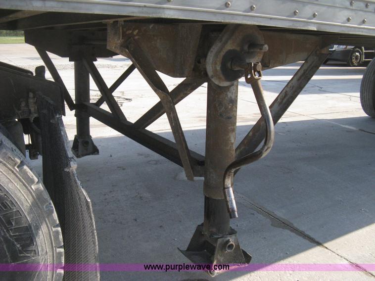 image for item D8293 1994 Wabash 28' dry van trailer