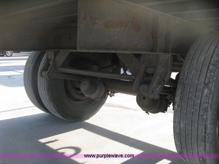 image for item D8293 1994 Wabash 28' dry van trailer