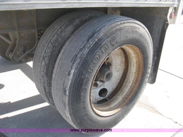 image for item D8293 1994 Wabash 28' dry van trailer