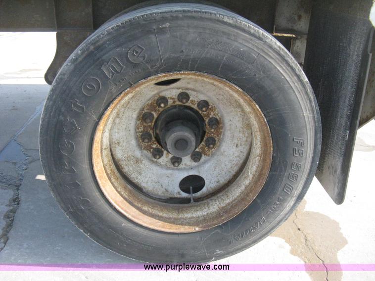 image for item D8293 1994 Wabash 28' dry van trailer