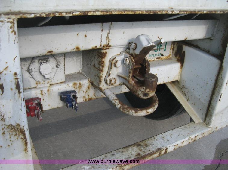 image for item D8293 1994 Wabash 28' dry van trailer